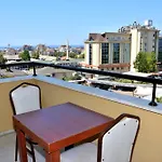 Rose Garden Aparthotel 3*