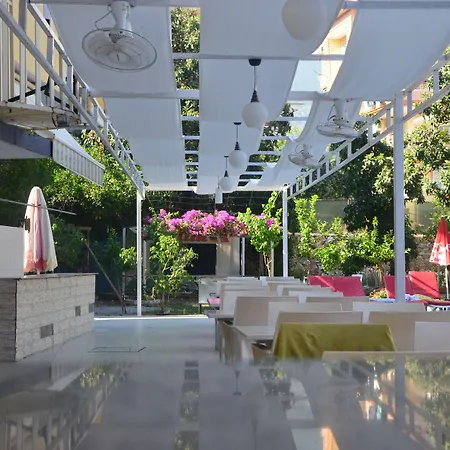 Rose Garden 公寓式酒店 阿拉尼亚