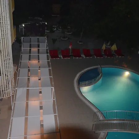 Rose Garden 公寓式酒店 3*