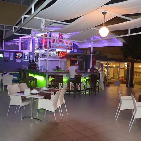 公寓式酒店 Rose Garden 阿拉尼亚