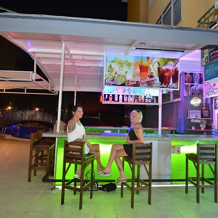 Aparthotel Rose Garden 3*