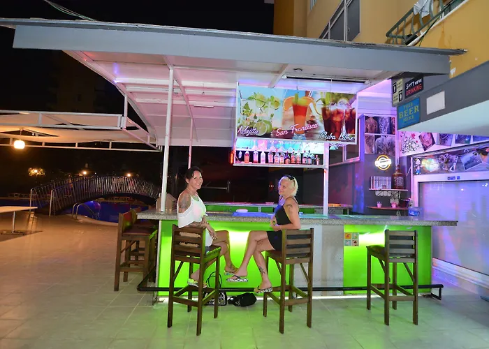 Aparthotel Rose Garden 3*